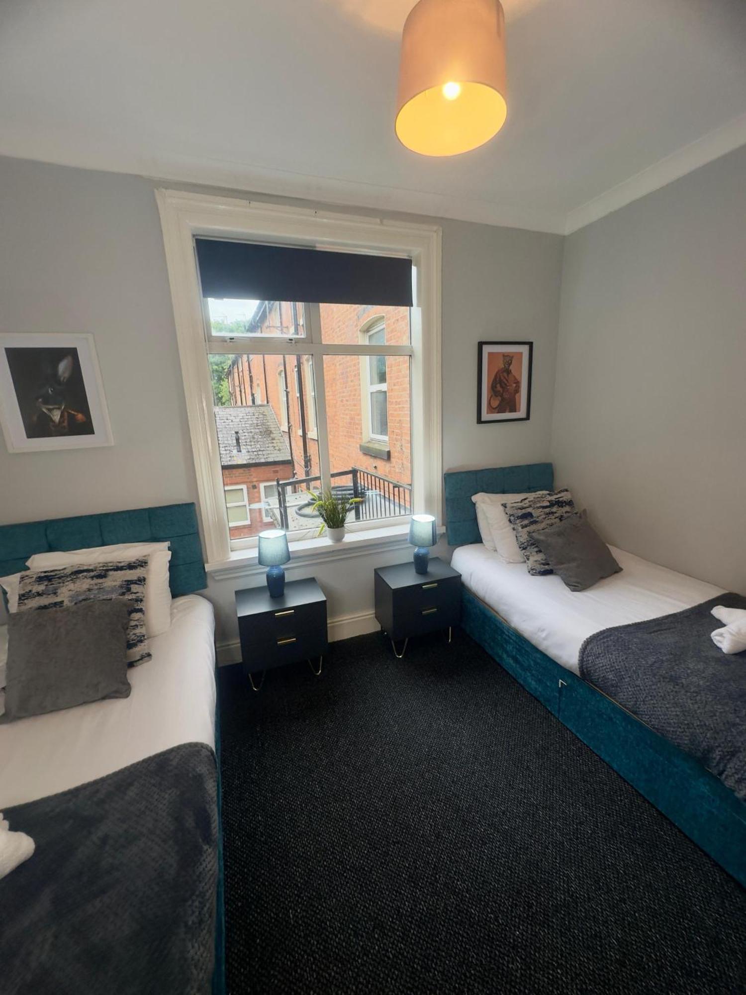 Large 3 Bedroom, 4 Beds, Apartment,near Utilita Arena Free On-site Parking * Birmingham